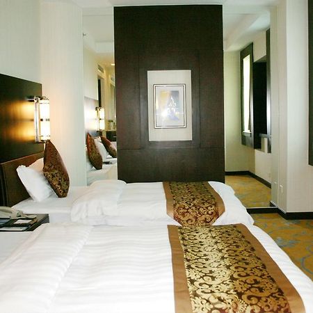 Plaza Hotel Пекин Екстериор снимка