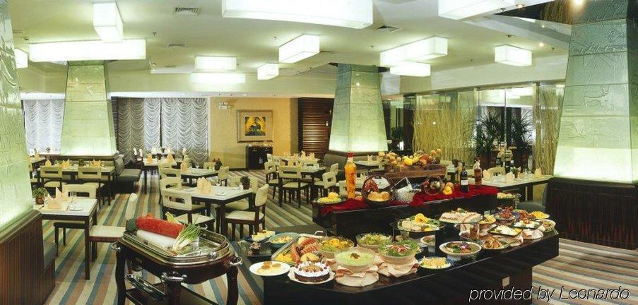 Plaza Hotel Пекин Ресторант снимка