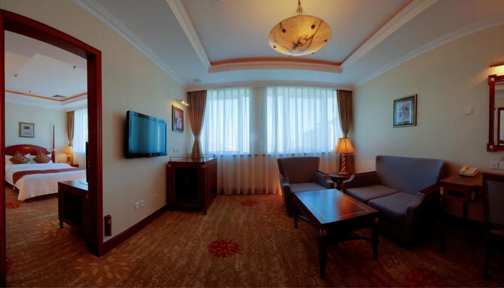 Plaza Hotel Пекин Екстериор снимка